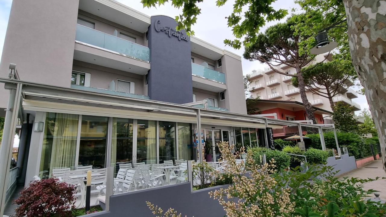 Hotel Costanza Чезенатико Экстерьер фото