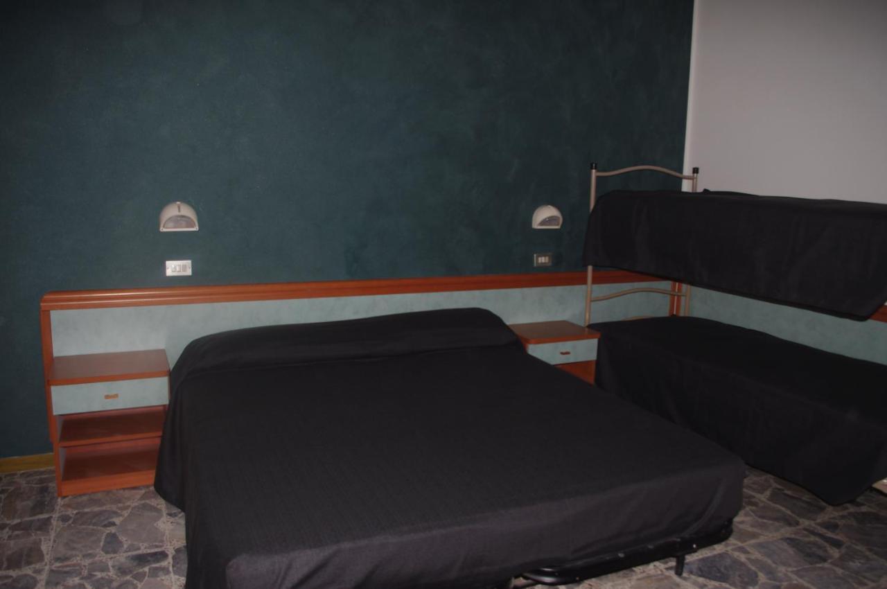 Hotel Costanza Чезенатико Экстерьер фото