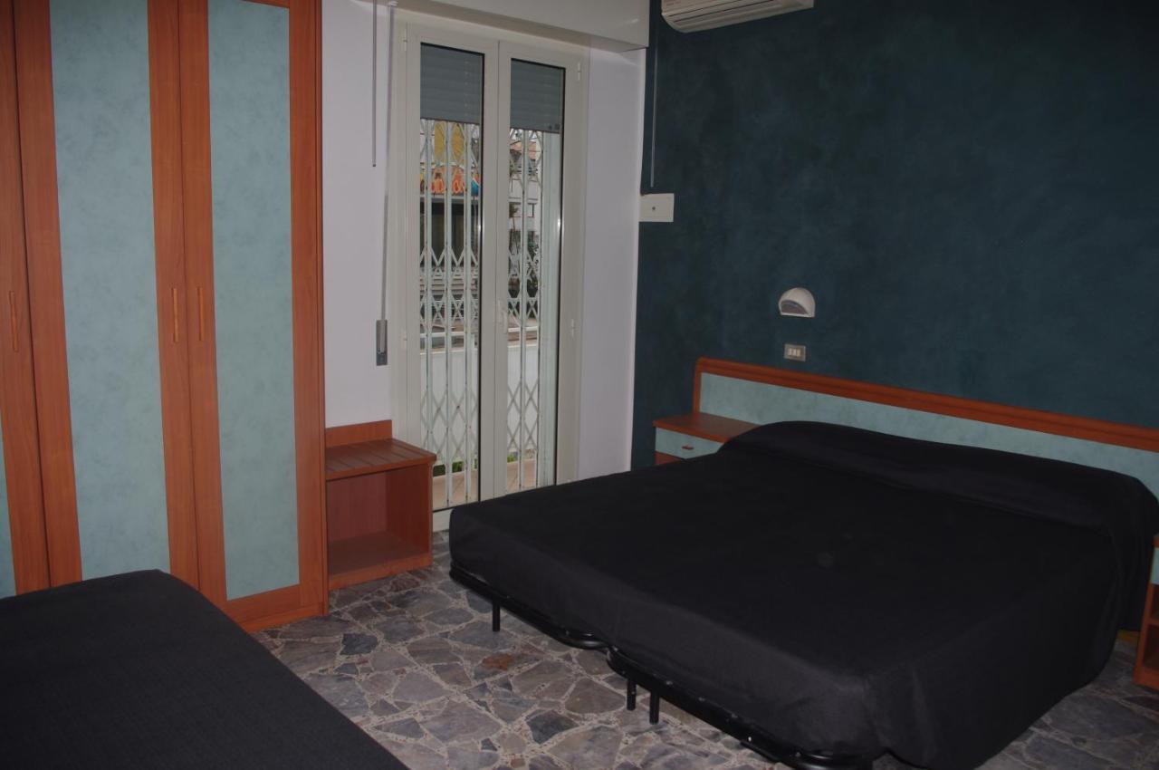 Hotel Costanza Чезенатико Экстерьер фото