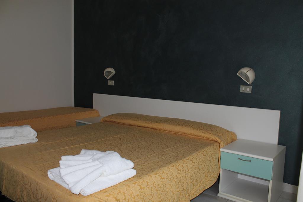Hotel Costanza Чезенатико Экстерьер фото